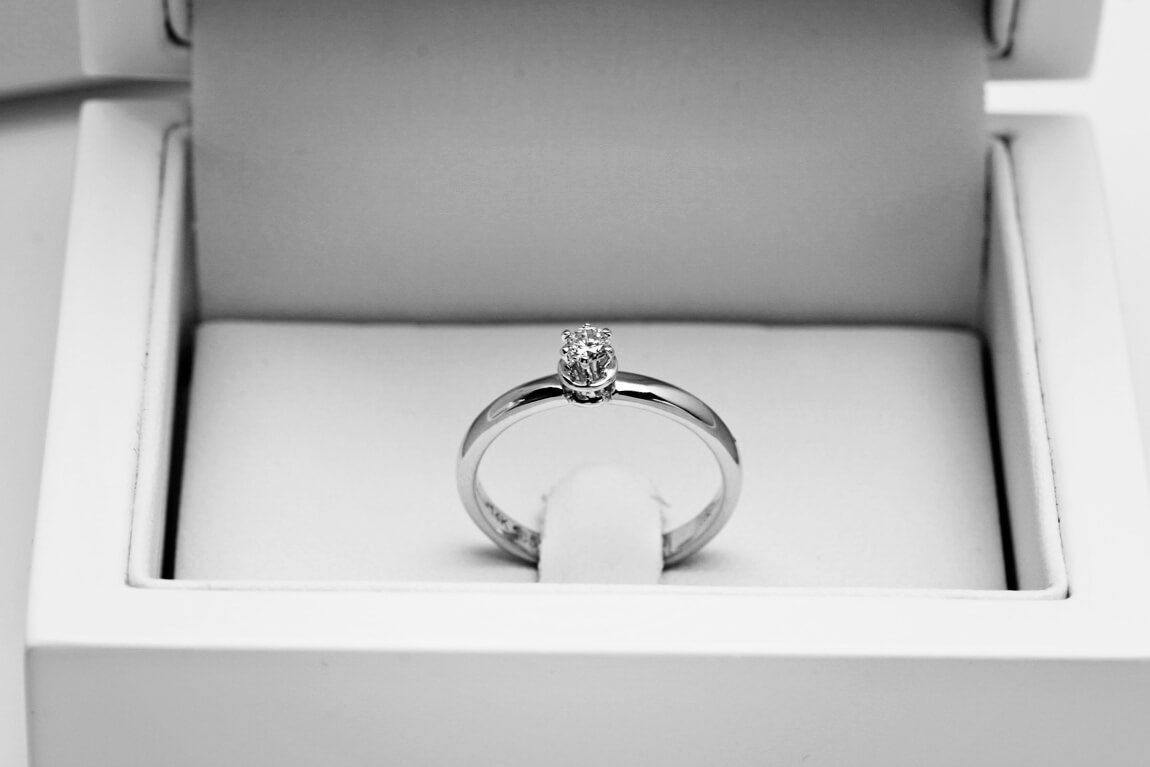 Złoty pierścionek PBD0717 - Diament